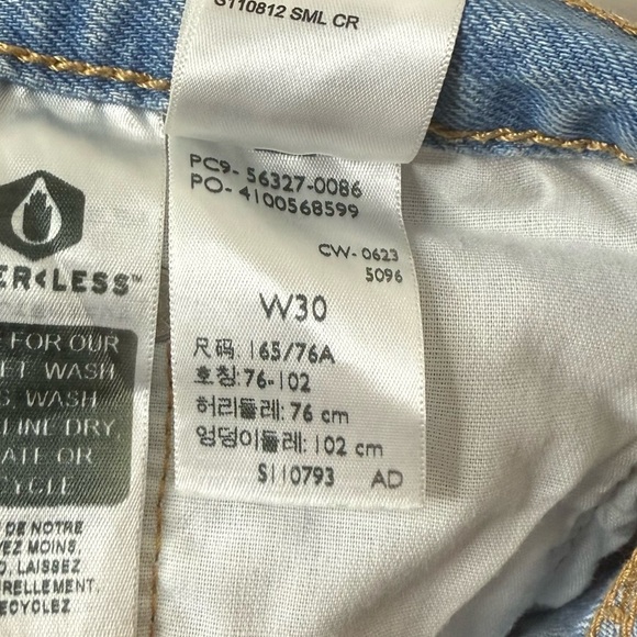 LEVI’s 501 Distressed Button Fly Rigid Denim Light Wash Summer Jean Shorts - Picture 8 of 9